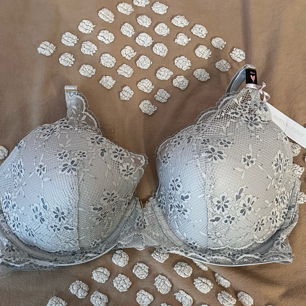 Victoria's Secret Light Gray Floral Lace Bra